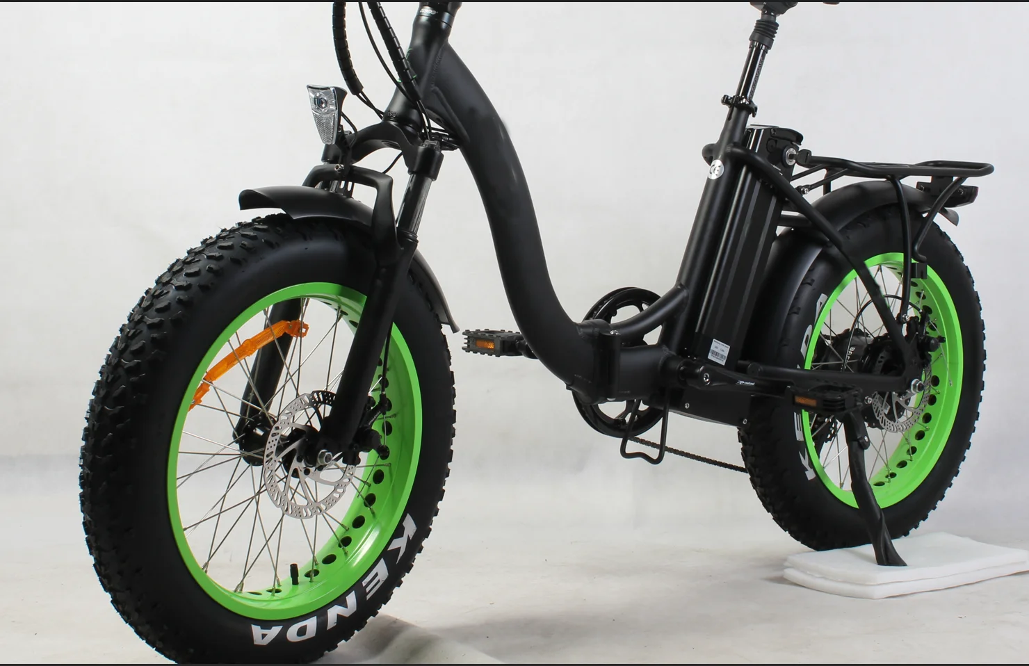 Bafang 8Fun 48V 750W 20*4.0/24 - огляд і ціна Dynamo Hub Front